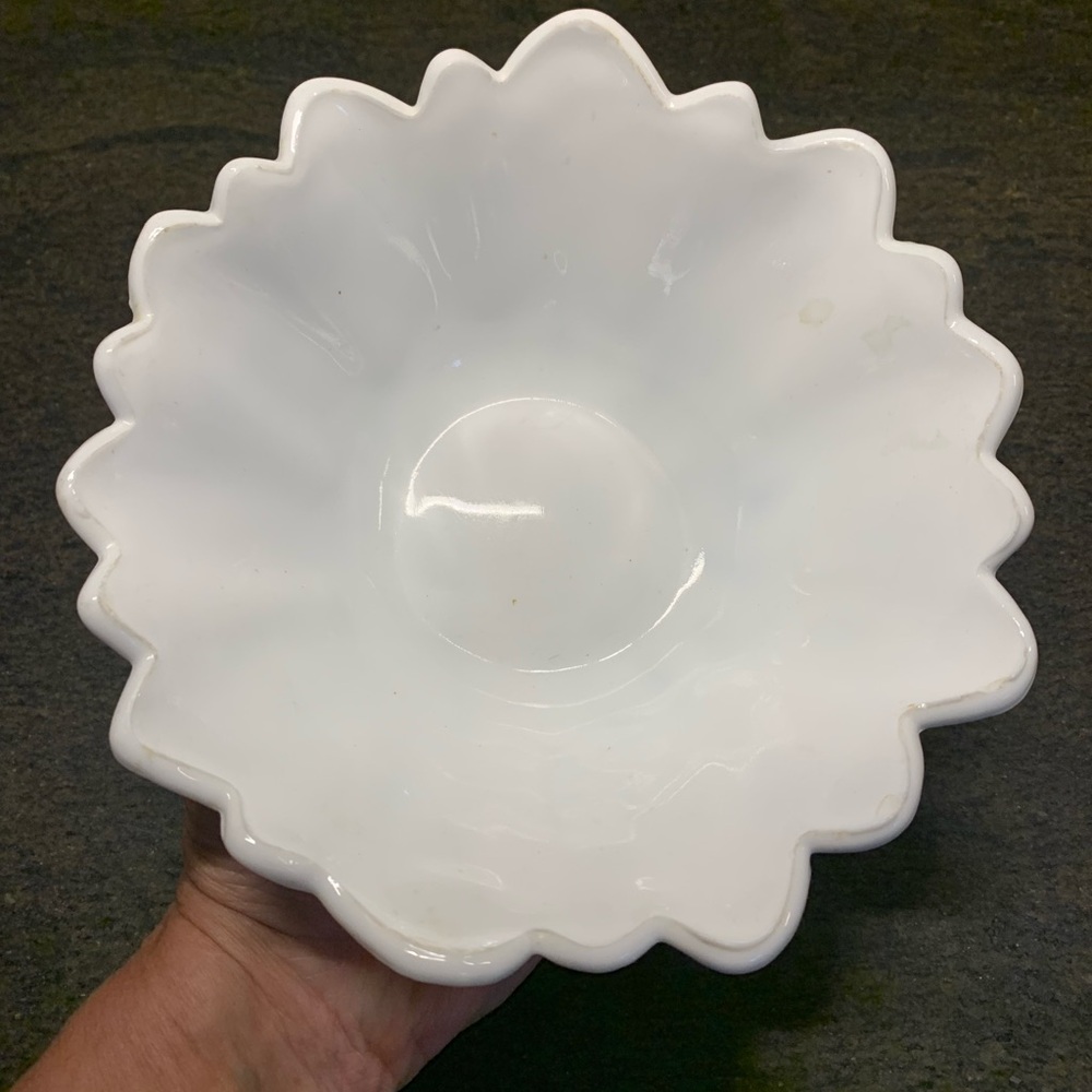 INDIANA GLASS | Milk Glass Sunflower Bowl